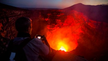 'Mulut Neraka' Diduga Kembali Diisi Magma, Warga Sekitar Waspada