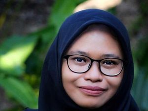 Endang Dzunuraini Berdayakan Perempuan Desa Lewat Sanggar Batik Mbah Guru