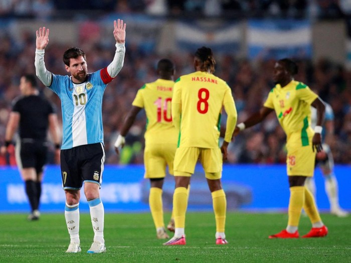 Laga perpisahan Lionel Messi bersama Timnas Argentina berakhir manis. La Albiceleste berhasil meraih kemenangan 3-0 atas Benin dalam pertandingan persahabatan yang berlangsung di Stadion Monumental, Buenos Aires, Rabu (7/10/2026) pagi WIB. REUTERS/Rodrigo Valle