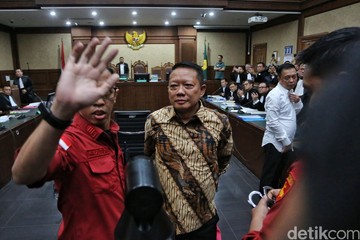 Mantan Jampidsus Febrie Adriansyah Jalani Sidang Perdana Kasus TPPU