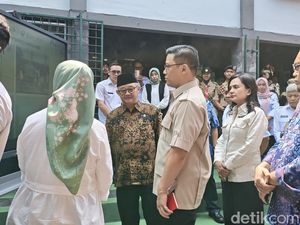Menko PMK: Papan Digital Tingkatkan Antusiasme Belajar Siswa