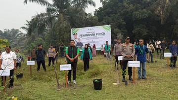 PeHR Riau Tanam Pohon Teruskan Semangat Green Policing Komjen Herry Heryawan
