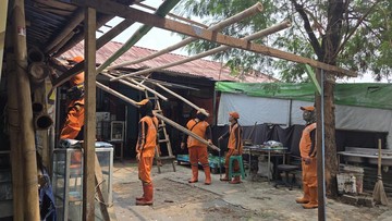 Pemkot Tata Setu Babakan Jaksel, Lapak di Atas Saluran Air Dibongkar