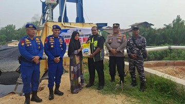 Polisi Hadirkan Layanan di Pesisir Dumai Lewat 'JALUR', Bawa Bansos-Klinik Apung