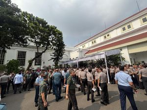 Pimpinan TNI-Polri Kumpul di Istana, Ada Apa?