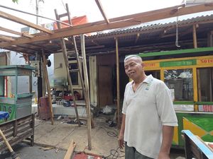 Pedagang Setu Babakan Jaksel Setuju Lapak Dibongkar, Harap Bisa Jualan Lagi