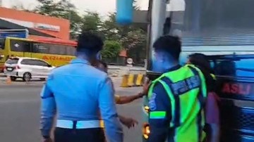 Penumpang Bus di Serang Dikeroyok hingga Ditusuk, 2 Pelaku Ditangkap