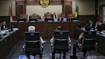 Semudah Ini Febrie Adriansyah Beli 2 Apartemen dan 4 Mobil Dibayar Tunai