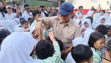 Kunjungi SD-SMA di Bogor, Sugiono Pastikan Revitalisasi dan Digitalisasi