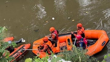 Remaja Tenggelam di Sungai Ciliwung Jaktim, Brimob Kerahkan Tim SAR
