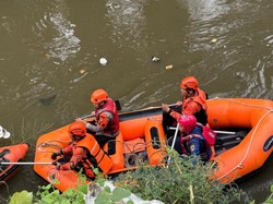 Remaja Tenggelam di Sungai Ciliwung Jaktim, Brimob Kerahkan Tim SAR