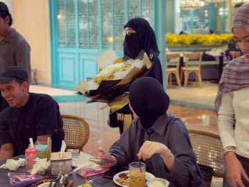 Egy Maulana Vikri Rayakan Indonesia Juara, Dapat Buket Bunga dari Ummi Pipik