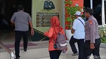 Wanita Gresik Sampai Menangis Diancam DC Pinjol Sebar Foto Porno Editan