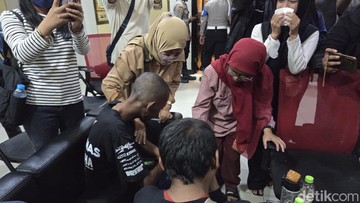 4 ABK Korban Penganiayaan KM Maulana Dipulangkan, Tangis Keluarga Pecah
