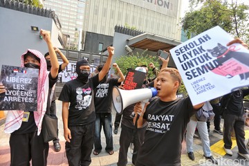 Aksi Solidaritas Aktivis Indonesia untuk Pelajar Prancis