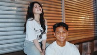 Habis Ditemani Manggung, Anneth Nonton Aksi Hokky Caraka di Lapangan