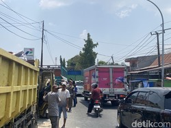 Truk Isi Solar di Parepare Dibatasi gegara Antrean Biang Macet