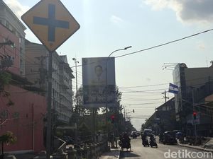 Baliho Raksasa Visual Bocah SD di Jogja Ternyata Belum Berizin