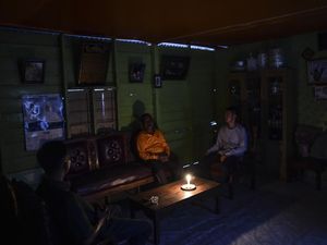 Di Tengah Target Listrik 100 Persen, 40 KK di Jambi Masih Gelap