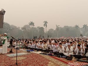 Pemprov Sumsel Gelar Salat Istisqa di Tengah Kabut Asap