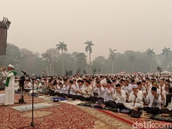 Pemprov Sumsel Gelar Salat Istisqa di Tengah Kabut Asap
