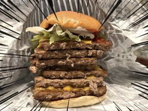 Gokil! Burger Baru Wendys Berisi 7 Patty dan Mengandung 2.614 Kalori