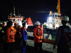 Kapal Kargo Tenggelam Usai Tabrak Tongkang di Perairan Tuban, 1 Orang Hilang