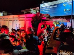 2 Truk Pasir Tabrakan di Secang Magelang, 1 Sopir Terjepit