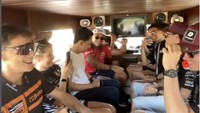Momen Mario Aji dan Veda Naik Angkot, Ajak Pebalap Eropa Nyanyi Dangdut Jawa