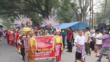 Puluhan Personel Polisi Amankan Pawai Budaya HUT ke-27 Pelalawan