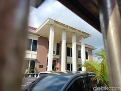 Satu Tersangka Kasus OTT Bupati Lombok Barat LAZ Disidang di Mataram