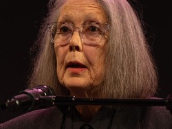 Video Rencana Anne Carson Setelah Menang Nobel Sastra: Donasi-Pergi ke Hutan