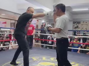 Video Momen Presiden Polandia Latihan Tinju Bareng Manny Pacquiao