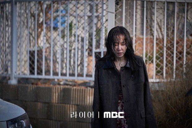 Potret Seo Hyun Jin dalam drama 'The Perfect Lie'/ Foto: instagram.com/mbcdrama_now Peran Seo Hyun Jin dalam drama 'The Perfect Lie' mengalami guncangan luar biasa sejak pertemuan kencan terbarunya yang mengesankan.