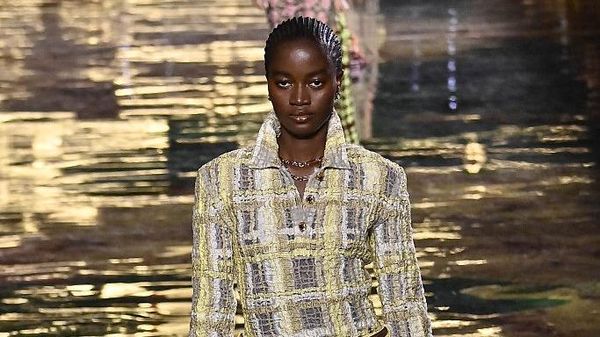 Potret Rachel Ojuromi, Wanita dari Jalanan Nigeria Tampil di Runway Chanel