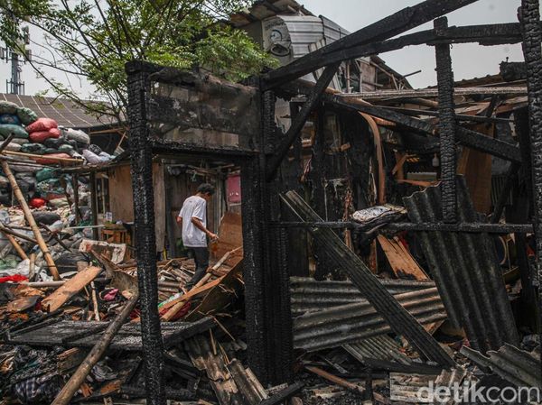 Sisa-sisa Kebakaran Permukiman Padat di Penjaringan Jakut