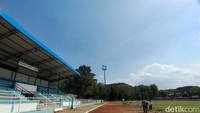 Stadion Anjuk Ladang Nganjuk Dipercantik dengan Rumput Internasional