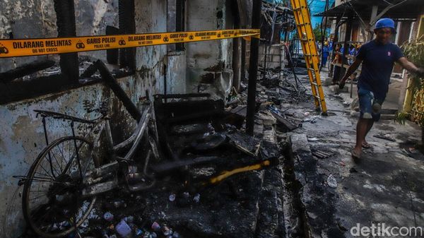 Suasana Pascakebakaran di Kemayoran, Hanguskan 8 Rumah dan Kios