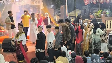 Teatrikal Anak Ramaikan Sedekah Bumi di Lidah Wetan Surabaya