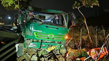 2 Truk Adu Banteng di Parakan Temanggung, 1 Sopir Tewas