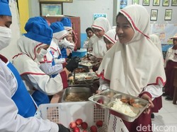 Siswa Antusias Ikuti Uji Coba MBG Prasmanan di Kota Pasuruan