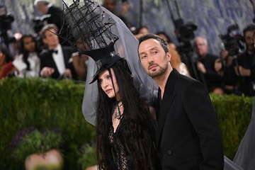 Satu Dekade Berakhir, Anthony Vaccarello Tinggalkan Kursi Direktur Kreatif Saint Laurent