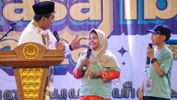 Bisa Hitung Pakai Bahasa Jawa, 2 Siswa SD Dapat Hadiah dari Taj Yasin
