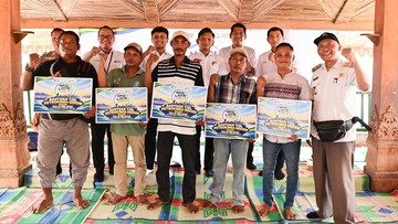 Nelayan Gresik Dapat Suntikan Rp 100 Juta untuk Perbaiki Fasilitas