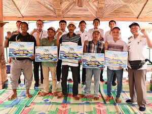 Nelayan Gresik Dapat Suntikan Rp 100 Juta untuk Perbaiki Fasilitas