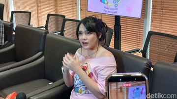 Davina Karamoy Belajar Jadi Pegawai Salon demi Proyek Baru