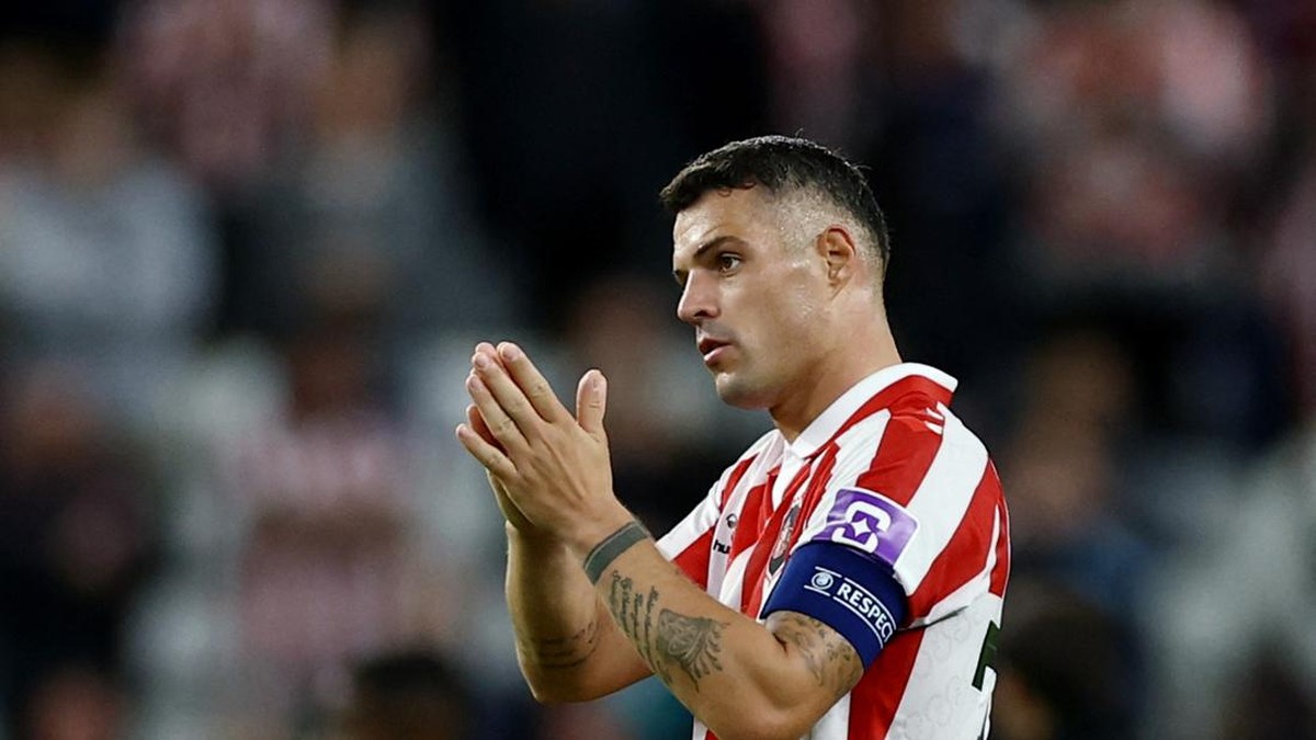 Granit Xhaka didenda Rp 3,2 miliar karena palsukan sertifikat vaksin Covid-19. (Action Images via Reuters/Lee Smith)