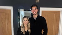 Intip 7 Gaya Elkan Baggott di Luar Lapangan, Ada yang Bareng Pacar