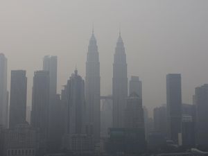 Menteri Pendidikan Malaysia Instruksikan Sekolah Libur Akibat Kabut Asap