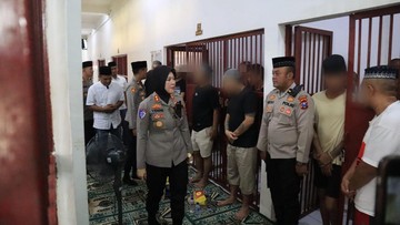 Kapolres Bojonegoro Ajak Tahanan Perkuat Iman Lewat Khataman Al-Qur'an
